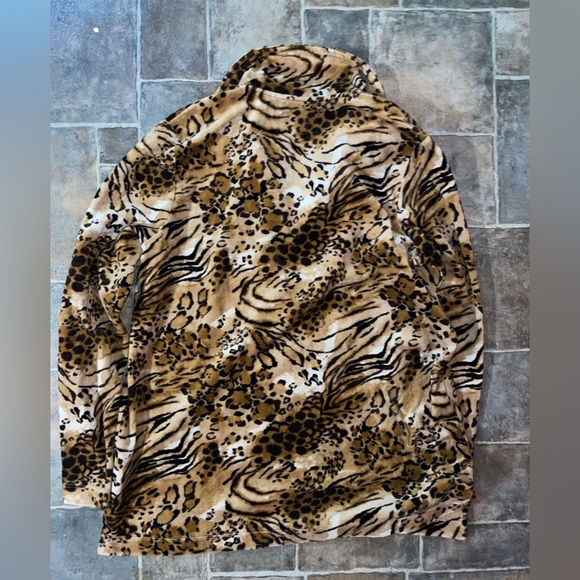 Super soft velvet like animal prints pull over top zip comfy and warm like new - Picture 6 of 6